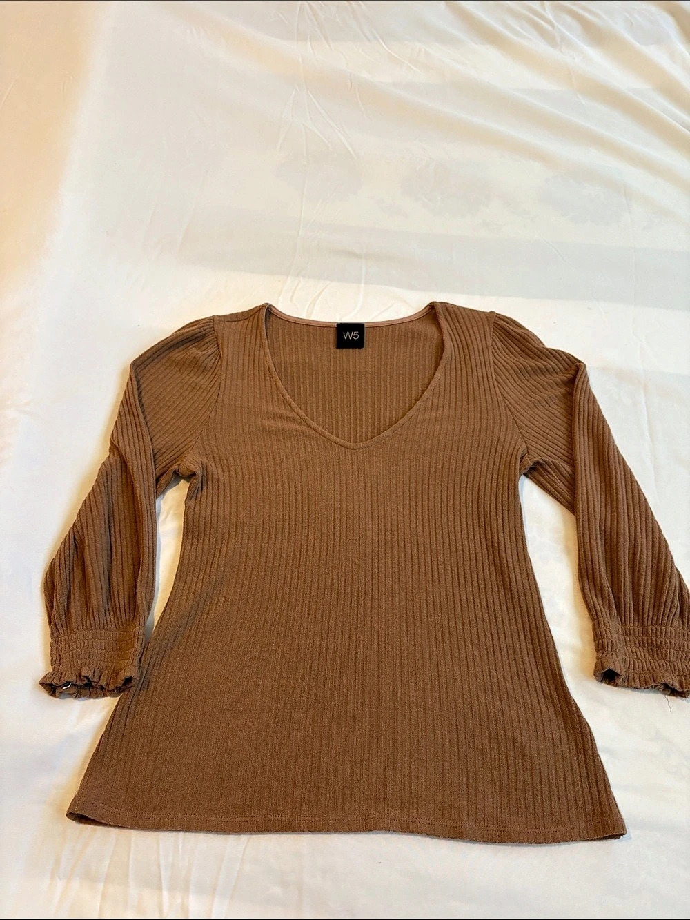 W5 Ribbed V-Neck Long Sleeve Top in Brown